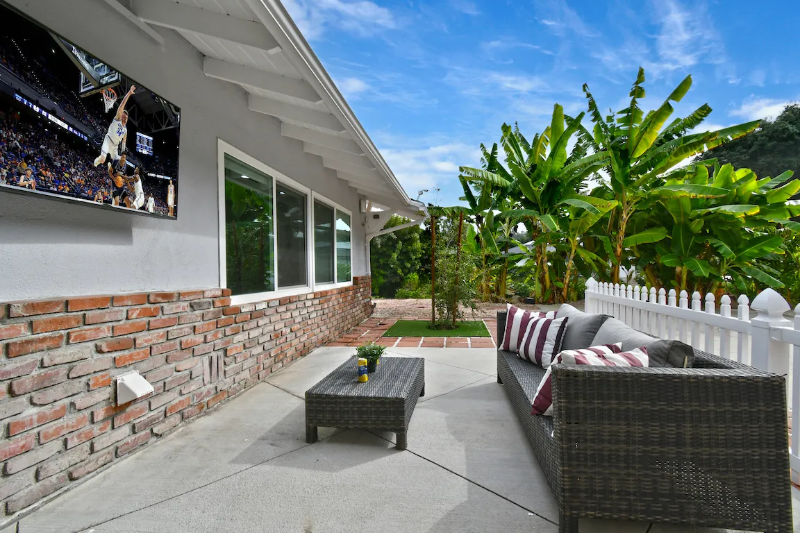 $2,599,000 | 4053 Harclare Lane, Encino, CA 91436