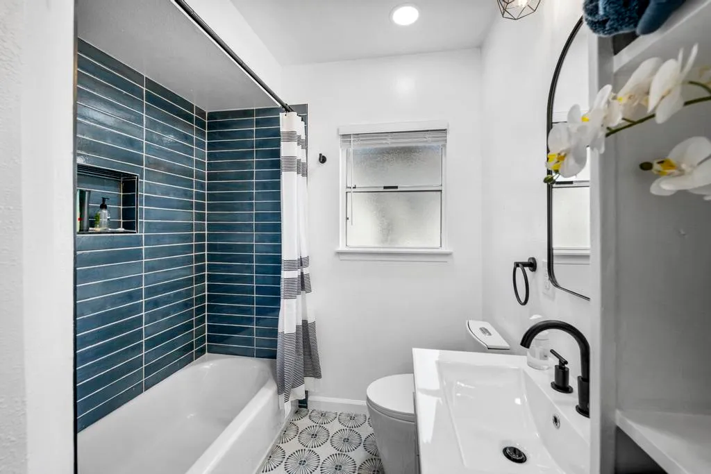 $520,000 | 5825 Bowcroft Street, Unit 1, Los Angeles, CA 90016