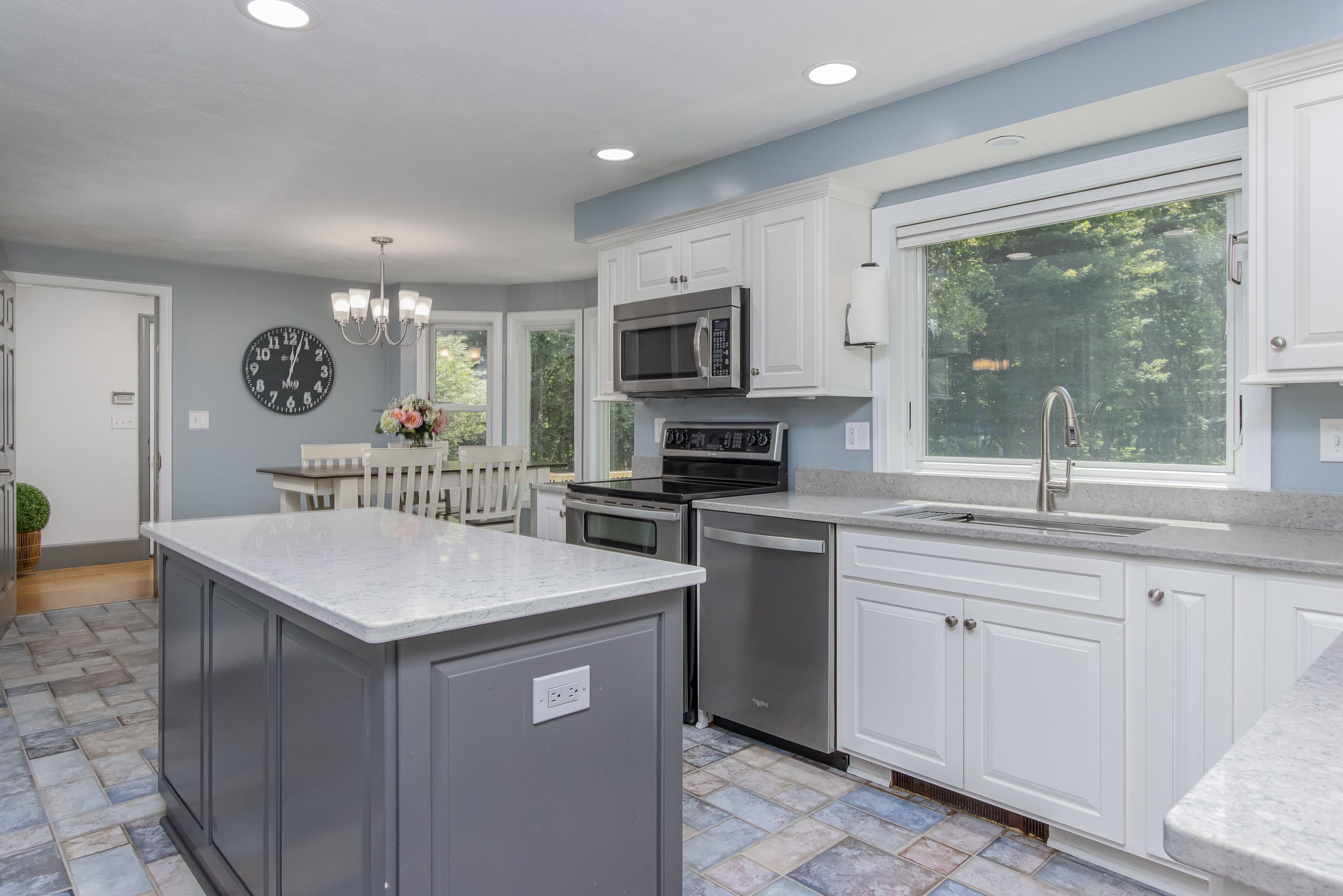 4 Upton Street Dunstable, MA 01827 - Photo 7 of 40
