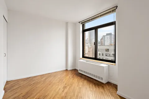 $645,000 | 400 East 70th Street, Unit 1903 | Lenox Hill