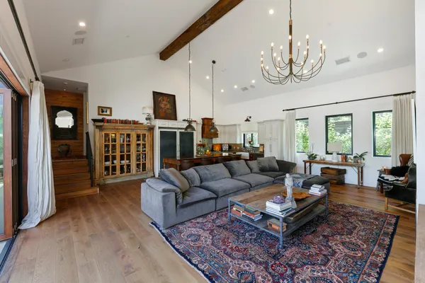 $2,550,000 | 28960 Crags Drive, Agoura Hills, CA 91301