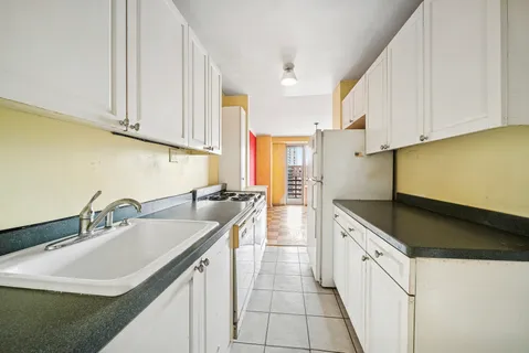 $1,100,000 | 400 Central Park West, Unit 20B | Upper West Side