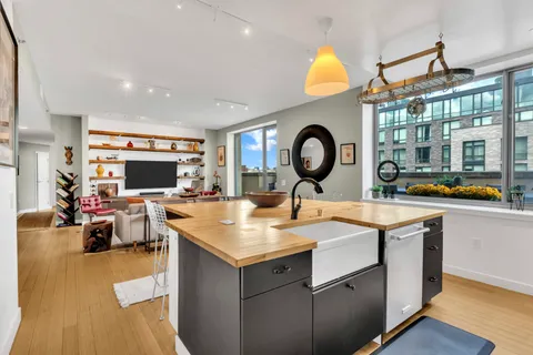 $1,450,000 | 40 West 116th Street, Unit A907 | Harlem