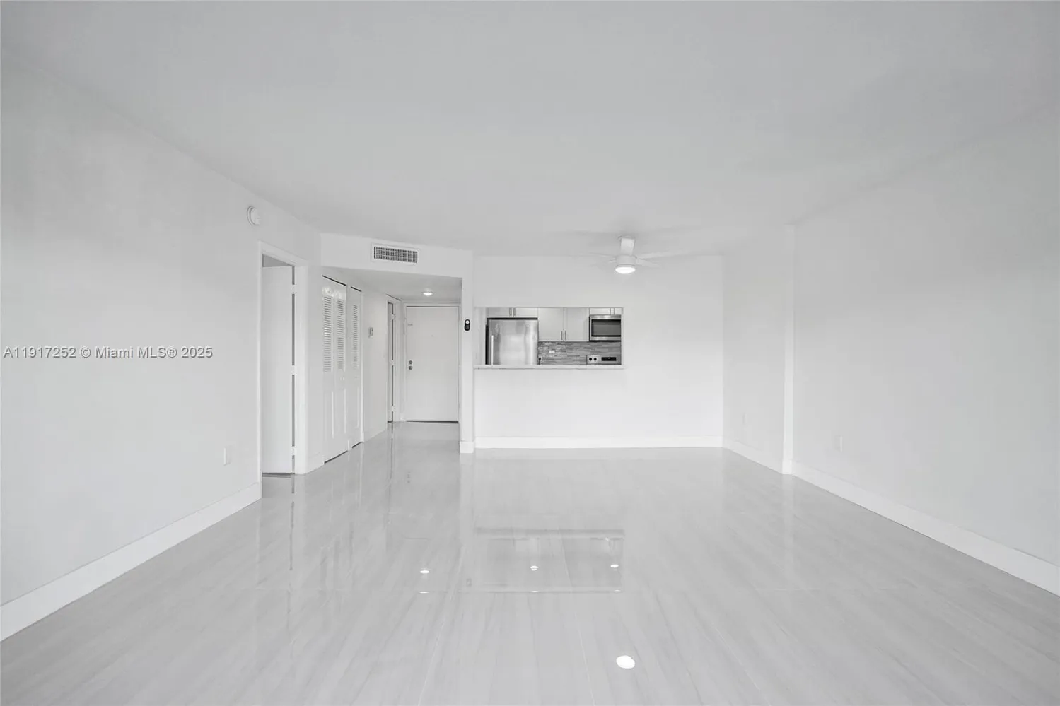 $1,700 | 4164 Inverrary Drive, Unit 305, Lauderhill, FL 33319