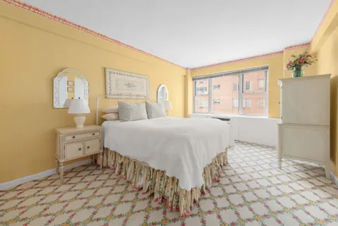 $675,000 | 25 Sutton Place South, Unit 4I | Sutton Place