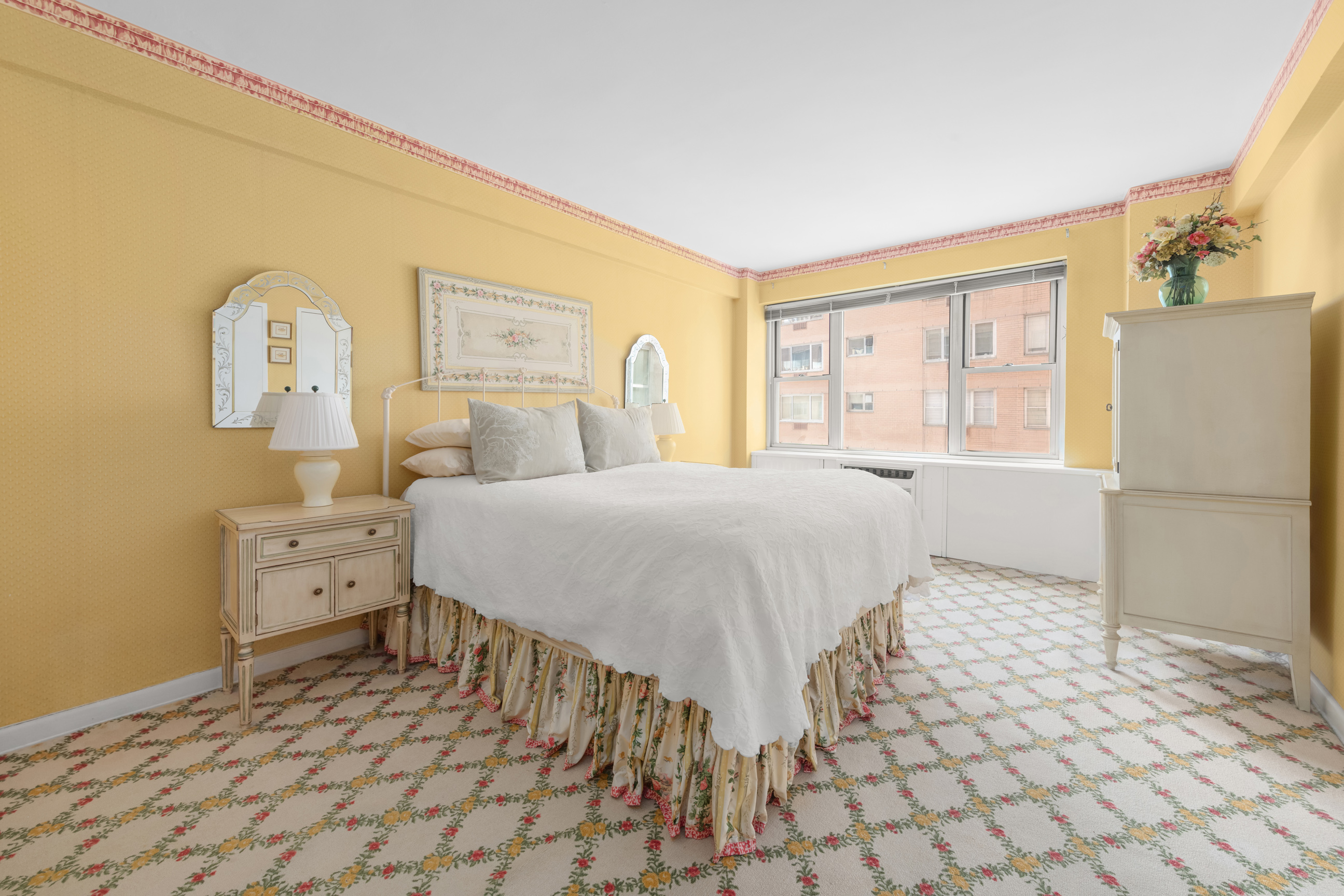 25 Sutton Place South, Unit 4I Manhattan, NY 10022 - Photo 7 of 16 a spacious bedroom with a bed and a window