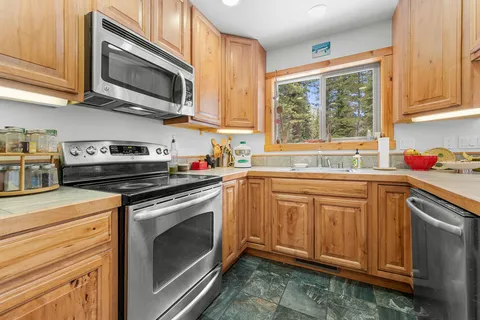 $995,000 | 3606 South Upper Truckee Road, South Lake Tahoe, CA 96150