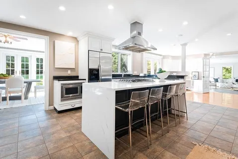 $1,475,000 | 10 Stop River Road, Norfolk, MA 02056