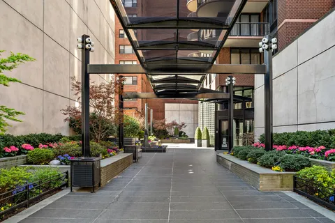 $995,000 | 304 East 65th Street, Unit 10D | Lenox Hill