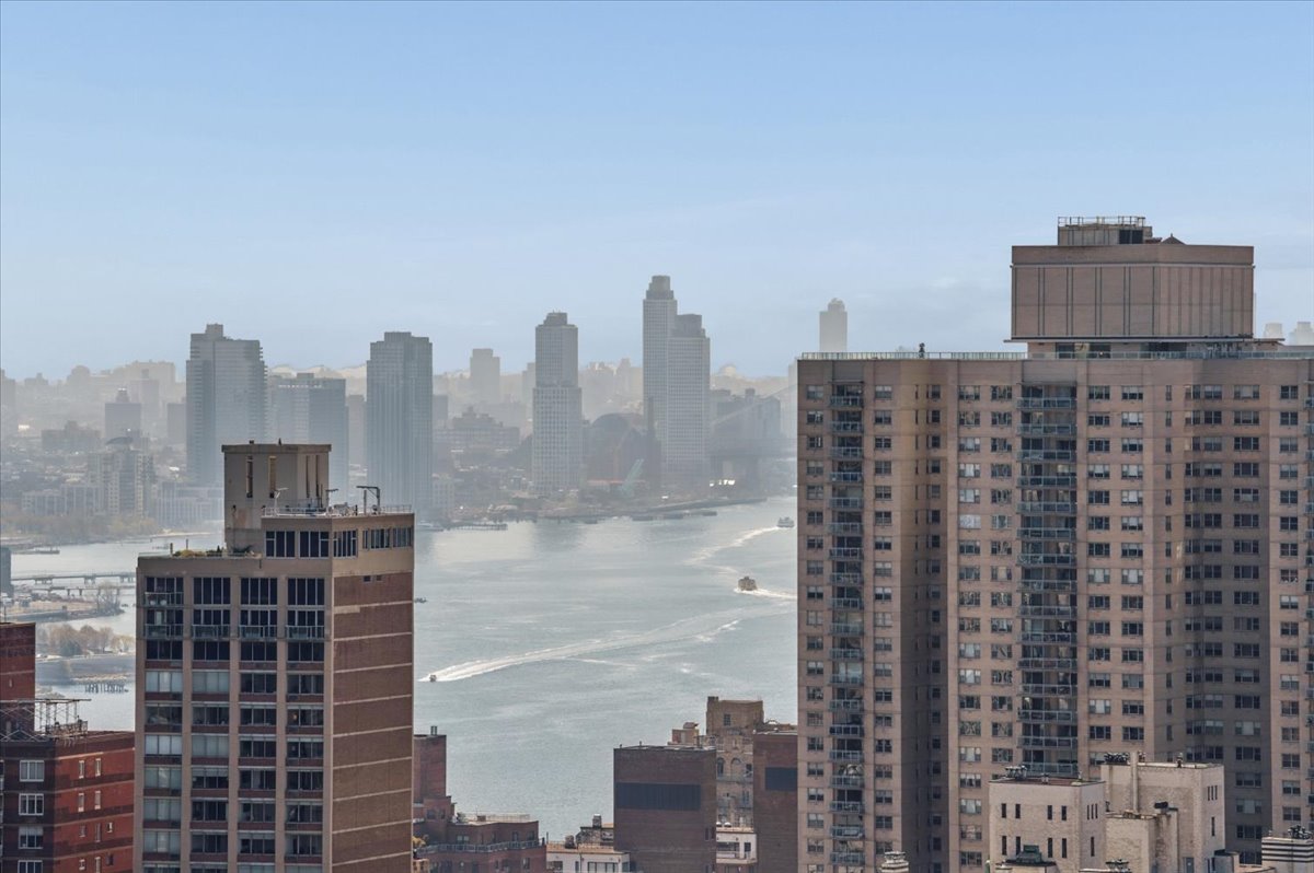 304 East 65th Street, Unit PHB Manhattan, NY 10065 - Photo 7 of 29
