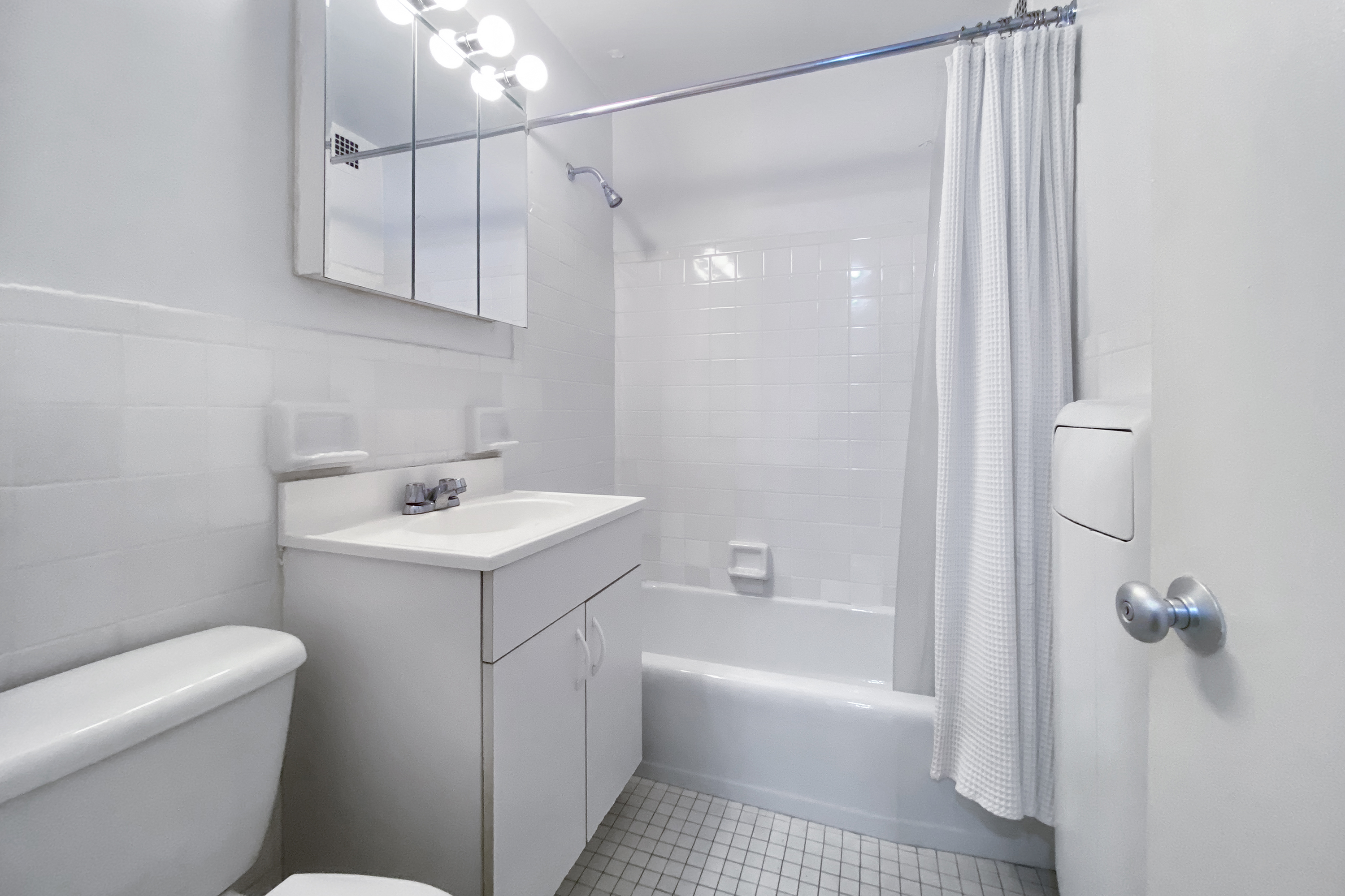 300 East 33rd Street, Unit 15F Manhattan, NY 10016 - Photo 4 of 13