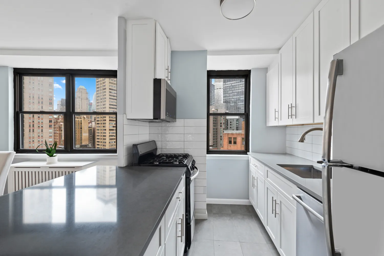 $4,000 | 225 East 36th Street, Unit 18M | Murray Hill