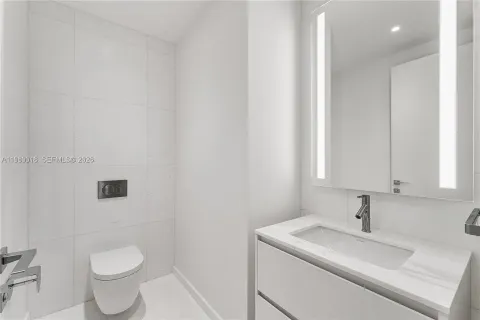 $1,850,000 | 300 Biscayne Blvd Way, Unit 2009, Miami, FL 33131