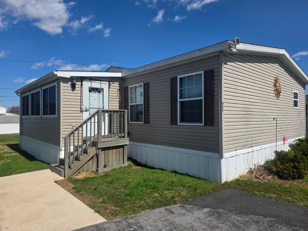 Contact Agent | 909 10th Avenue, Wilmington, DE 19808