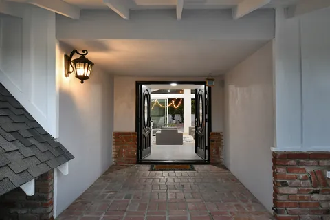 $2,599,000 | 4053 Harclare Lane, Encino, CA 91436