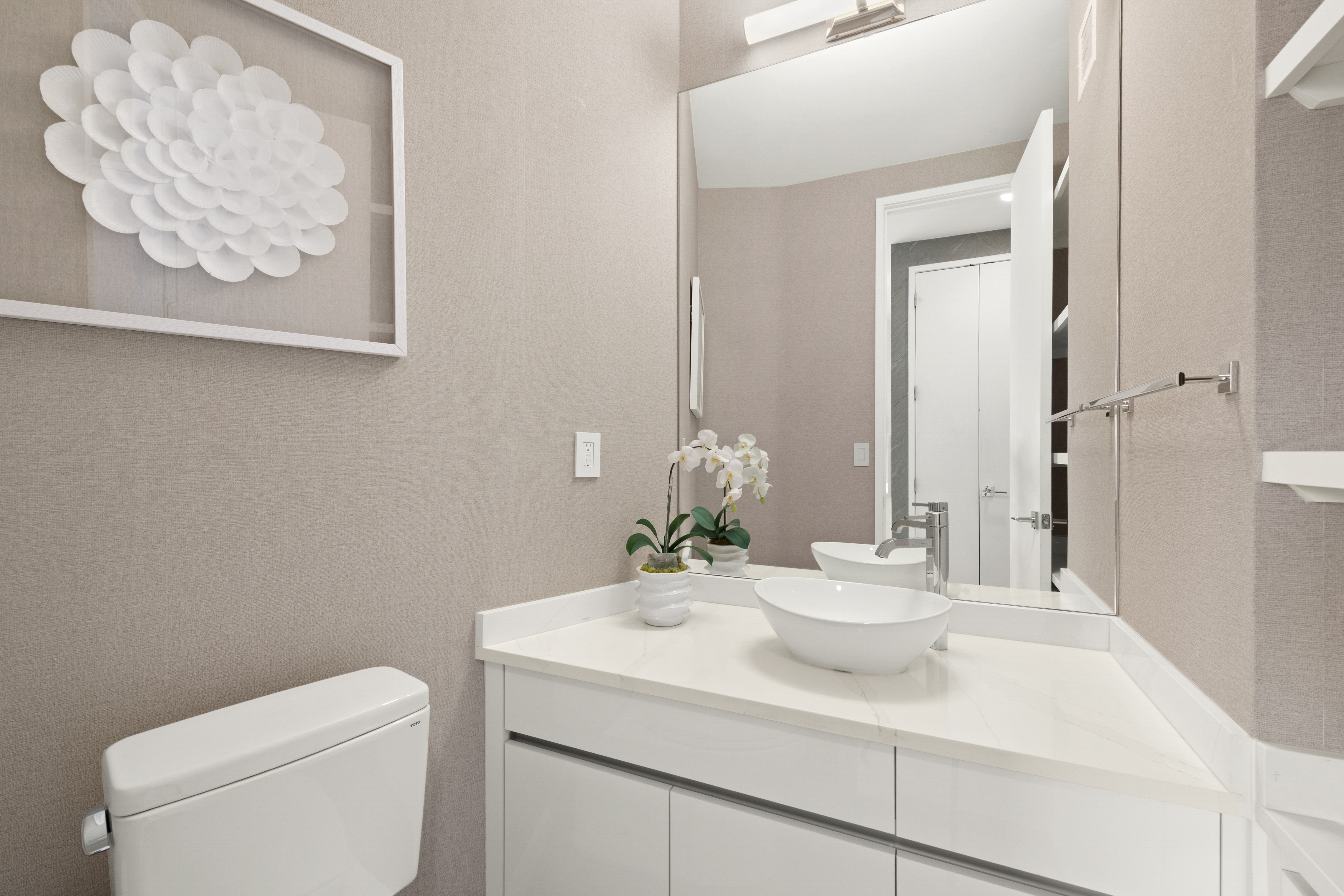 167 East 61st Street, Unit 15D Manhattan, NY 10065 - Photo 8 of 13