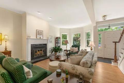 $1,500,000 | 1238 West Wellington Avenue, Chicago, IL 60657