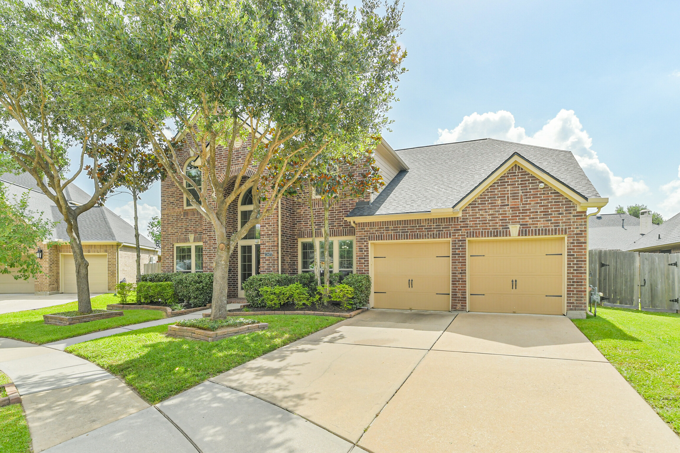 13607 Breakwater Path Loop Houston, TX 77044 - Photo 2 of 47
