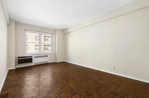 $1,495,000 | 1025 5th Avenue, Unit 7AS | Upper East Side