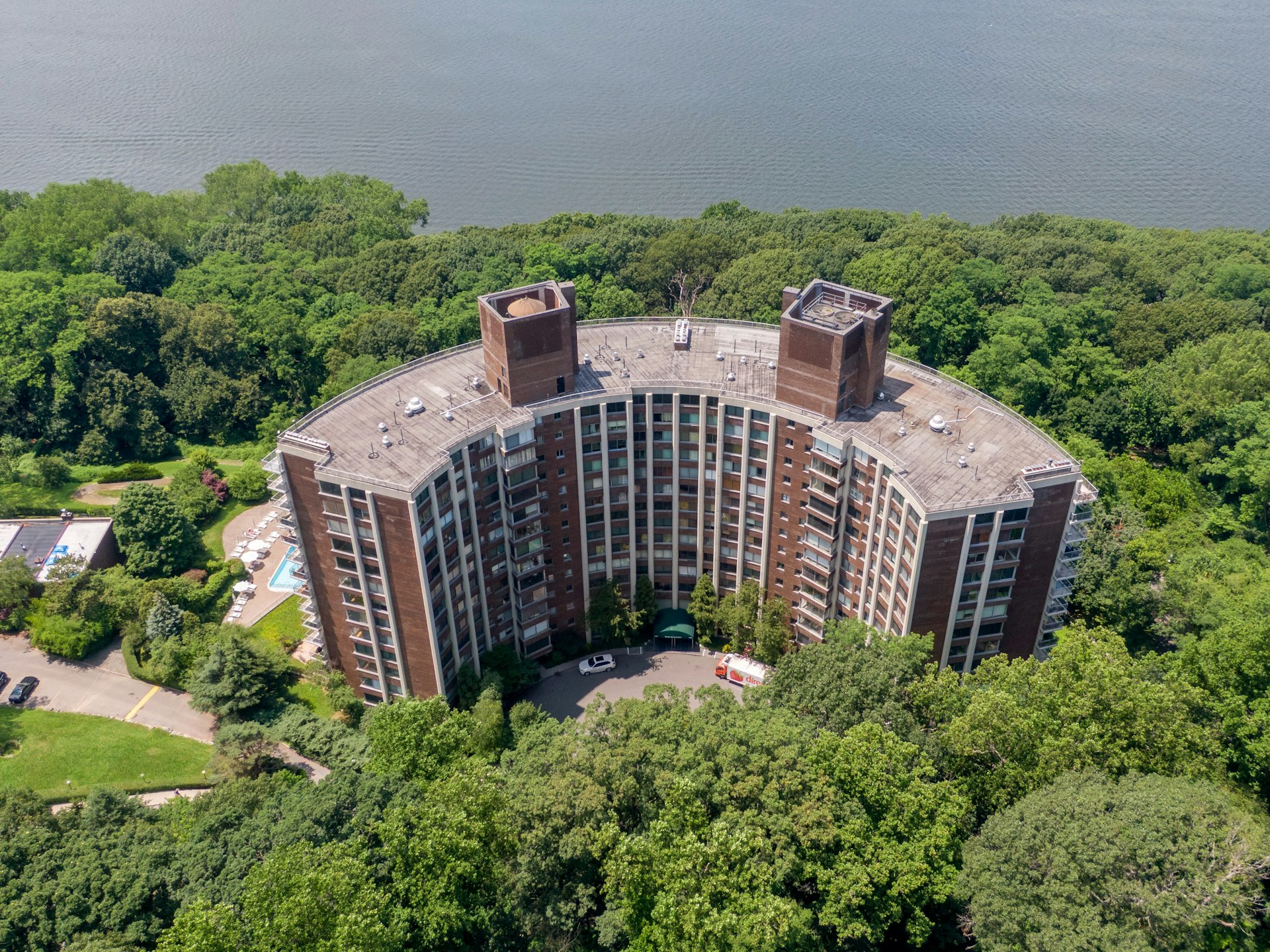 4455 Douglas Avenue, Unit 3FE Bronx, NY 10471 - Photo 49 of 53 a view of a chairs and table in the garden