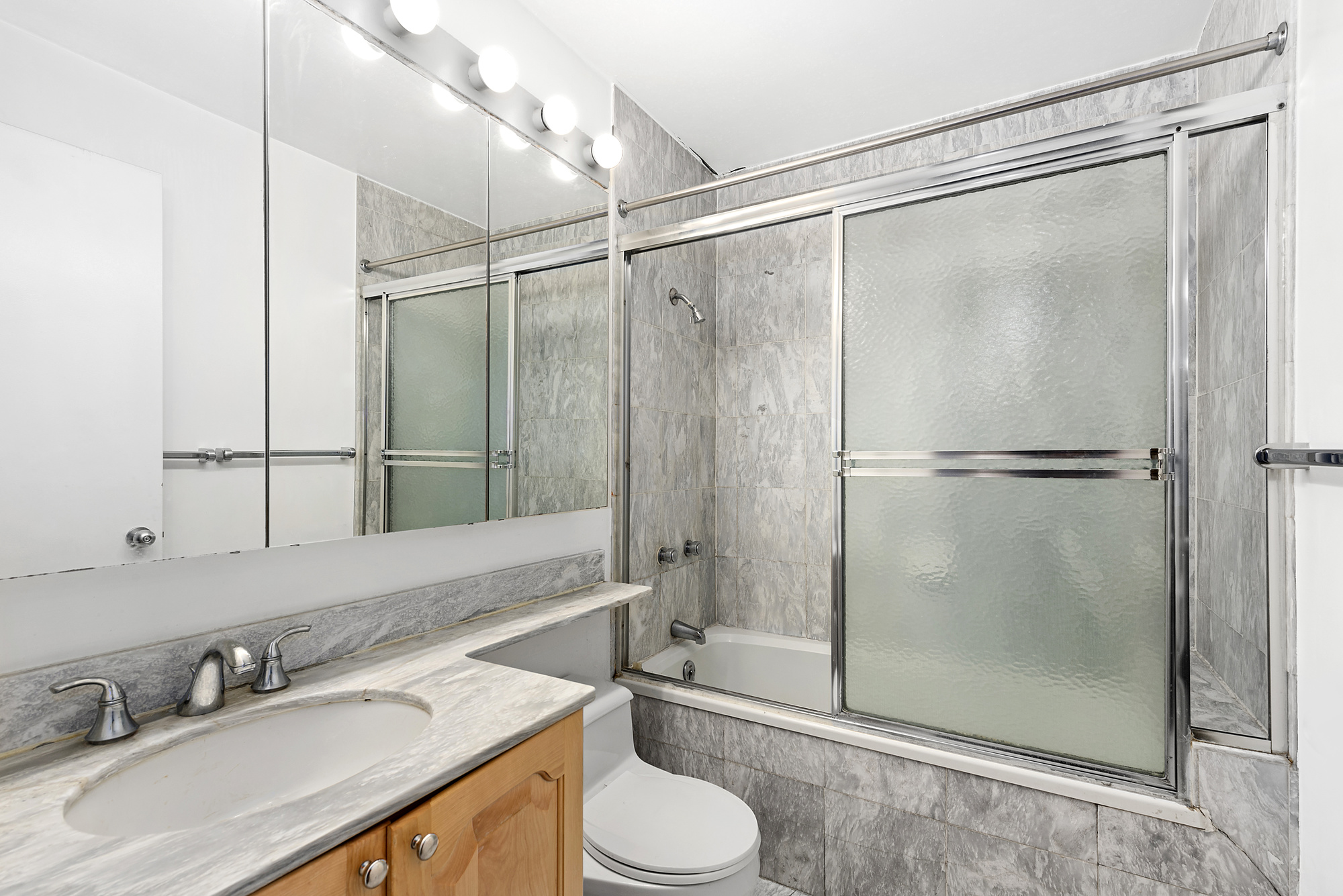 295 Greenwich Street, Unit 11E Manhattan, NY 10007 - Photo 5 of 7 Gallery Image 5