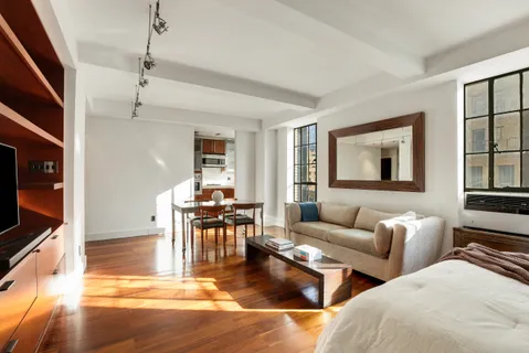 $675,000 | 340 West 57th Street, Unit 8E | Hell's Kitchen