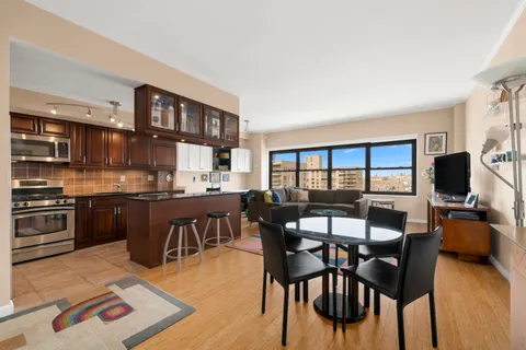 $950,000 | 140-142 West End Avenue, Unit 30M | Upper West Side
