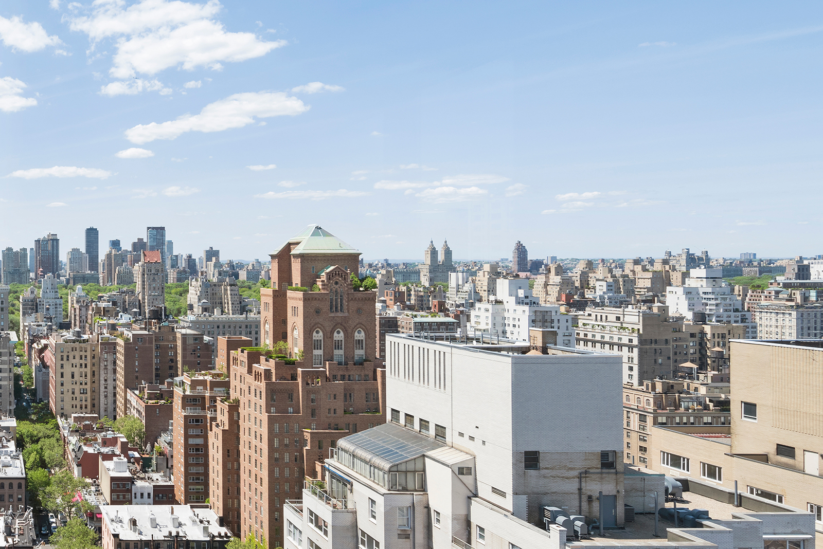 200 East 62nd Street, Unit 27A Manhattan, NY 10065 - Photo 2 of 19 a view of a city