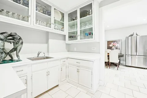 $875,000 | 10 Brooklands, Unit 1H, Bronxville, NY 10708