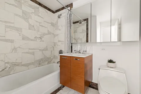 $990,000 | 415 Main Street, Unit 9D | Roosevelt Island