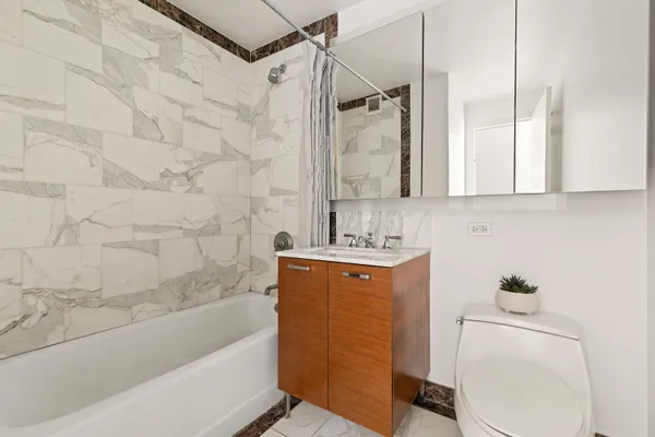 $990,000 | 415 Main Street, Unit 9D | Roosevelt Island