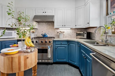 $1,100,000 | 4 Davenport Avenue, Westport, CT 06880