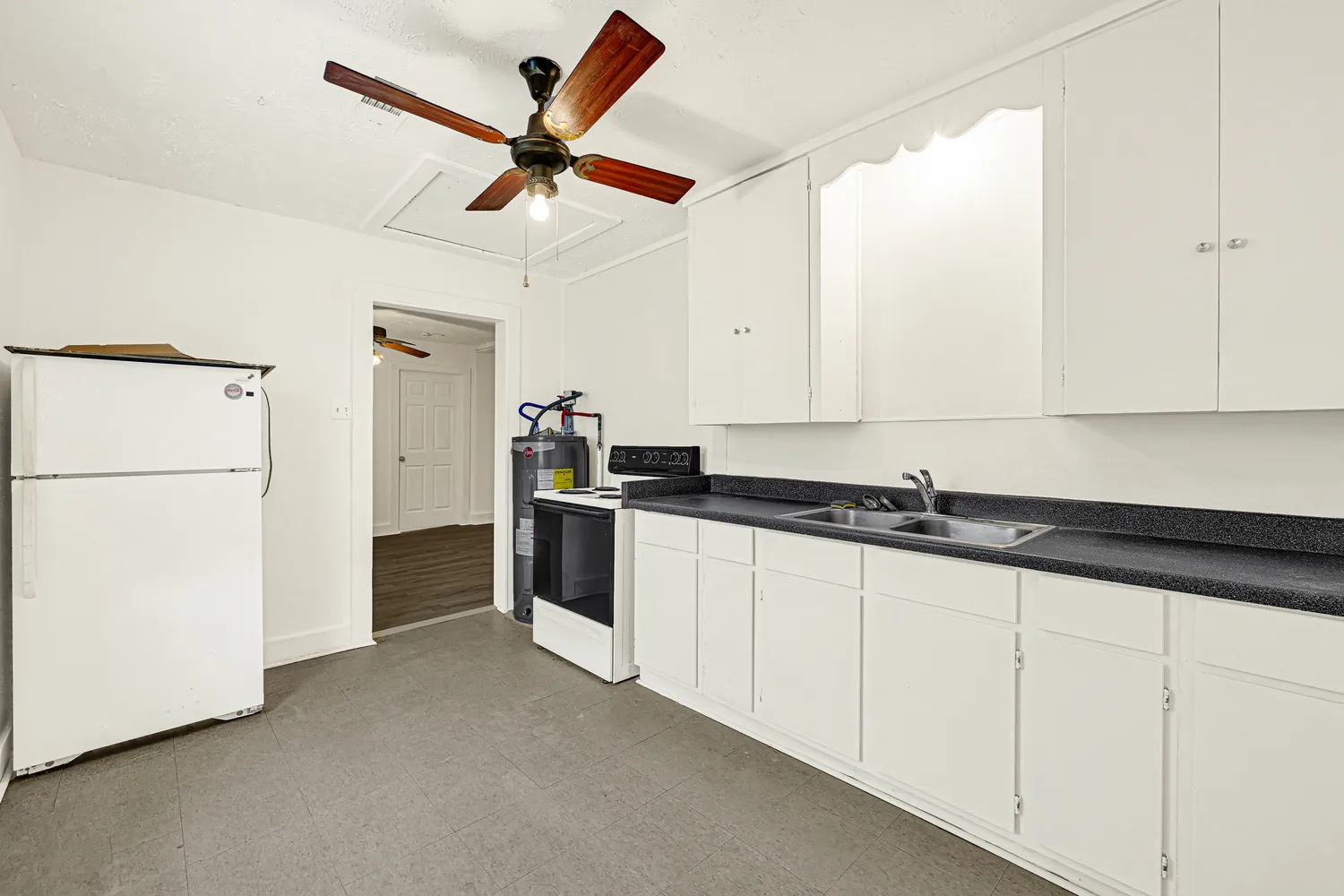 $1,000 | 969 Wakefield Drive, Unit B, Houston, TX 77018