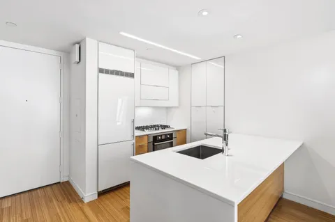 $995,000 | 303 East 33rd Street, Unit 5H | Kips Bay