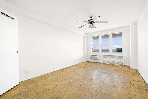 $899,000 | 370 Ocean Parkway, Unit 8H | Kensington