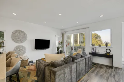 $1,399,000 | 4110 Vanetta Place, Studio City, CA 91604