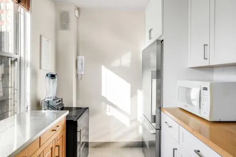 $850,000 | 201 East 37th Street, Unit 11D | Murray Hill