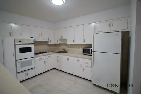 $6,200 | 121 4th Place, Unit 3 | Carroll Gardens