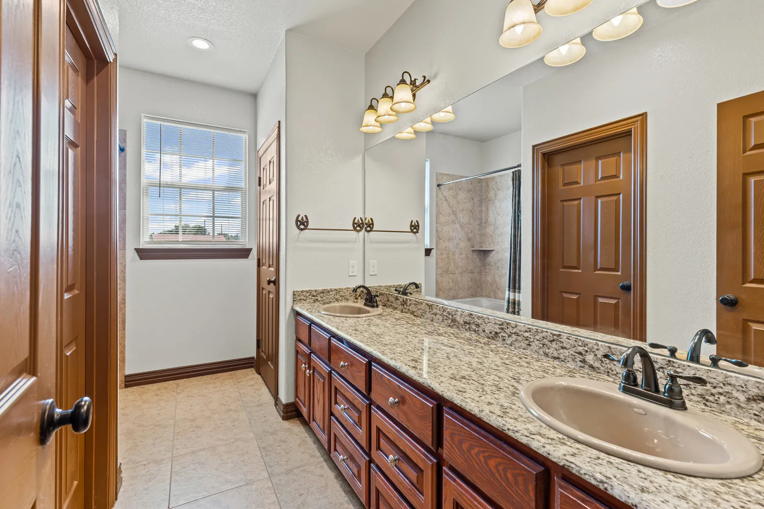 $1,049,000 | 216 Megan Court, Hudson Oaks, TX 76087