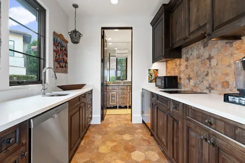 $11,900,000 | 6001 Krause Lane, Austin, TX 78738