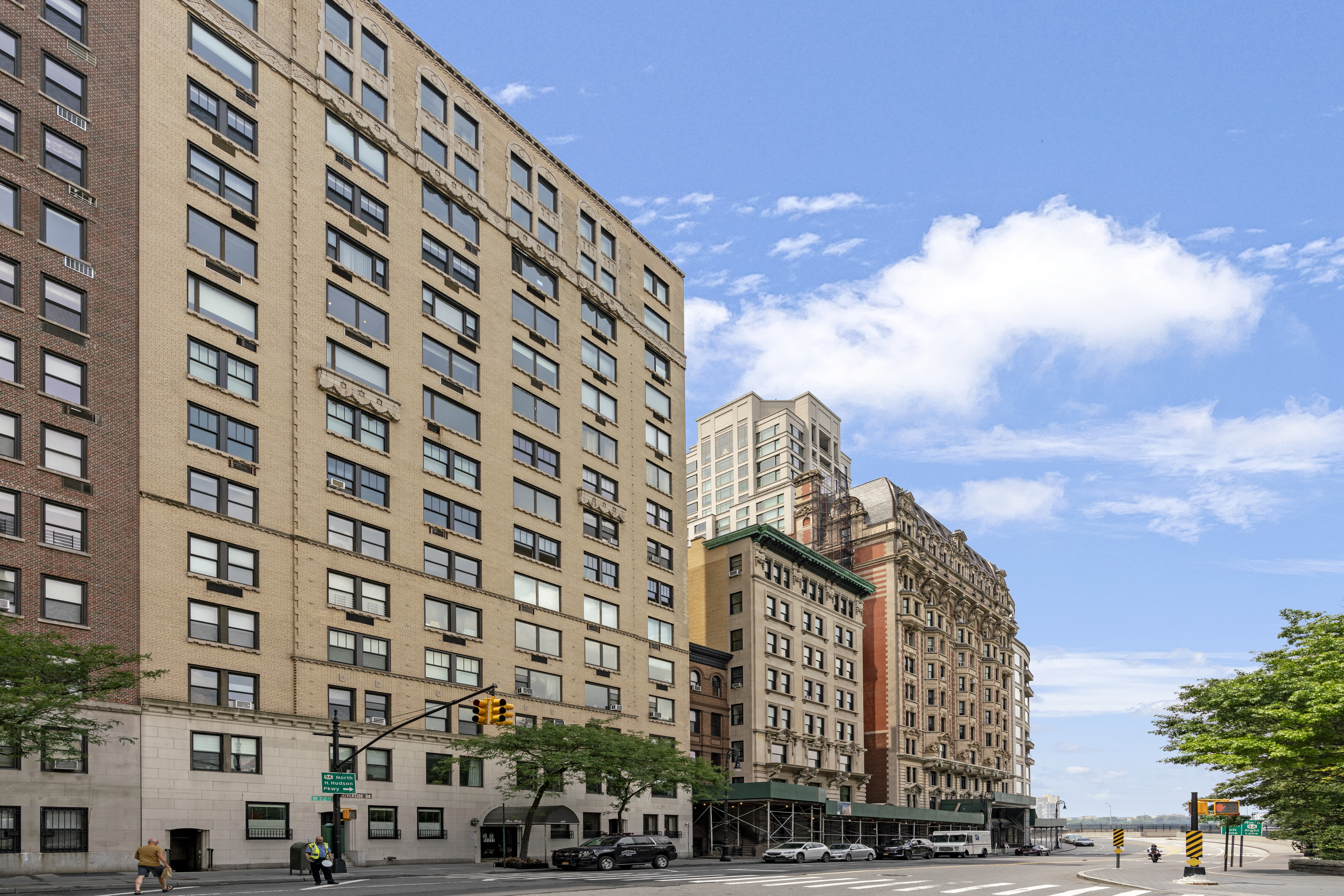 330 West 72nd Street, Unit 11C Manhattan, NY 10023 - Photo 16 of 18