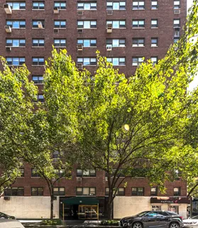 $895,000 | 181 East 73rd Street, Unit 9C | Lenox Hill