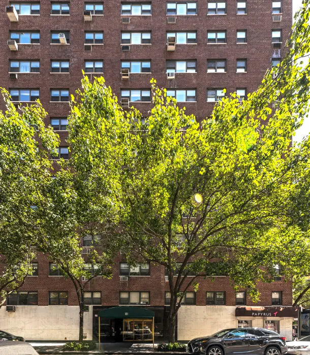 $895,000 | 181 East 73rd Street, Unit 9C | Lenox Hill