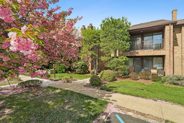 $399,900 | 254 Willowbrook Drive, North Brunswick, NJ 08902