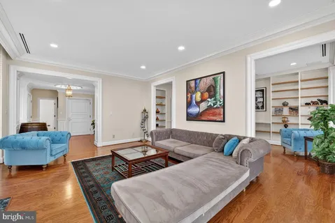 $875,000 | 1300 Army Navy Drive, Unit PH3, Arlington, VA 22202