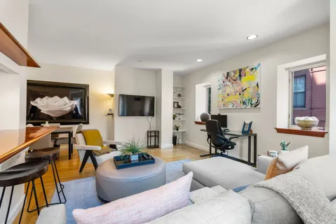 $875,000 | 2 Clarendon Street, Unit 302, Boston, MA 02116