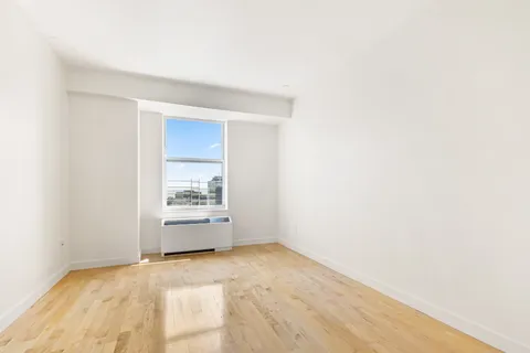 $3,488,000 | 15 Broad Street, Unit 3930 | Financial District