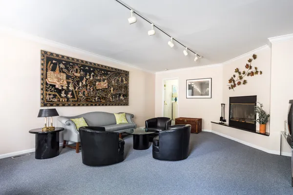 $2,500,000 | 58 Buell Ln Extension, East Hampton, NY 11937