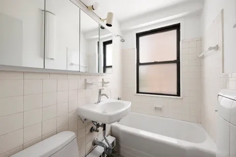 $1,549,000 | 201 East 21st Street, Unit 8S | Gramercy