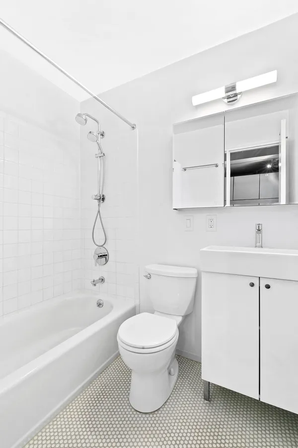 $5,100 | 4 Lexington Avenue, Unit 8F | Gramercy